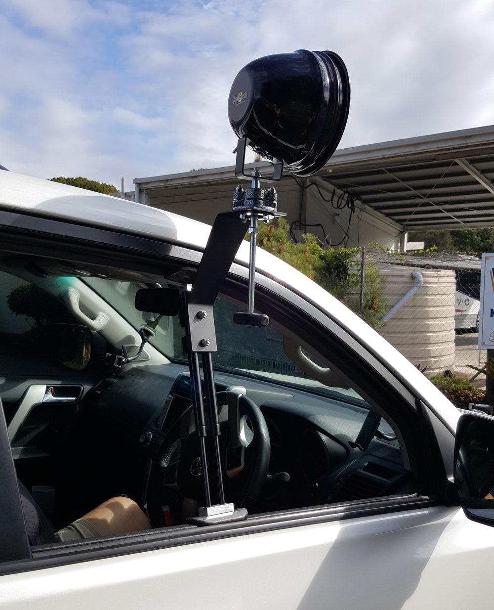 175mm/7" QH 100W Spotlight with Bracket